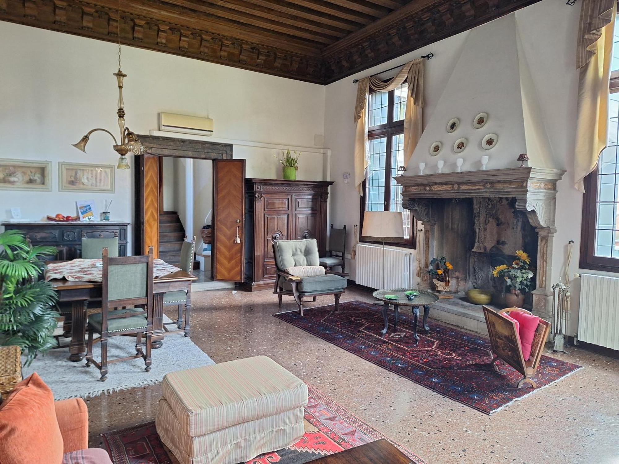 Appartamenti Inside Palazzo Foscarini Venecia Exterior foto