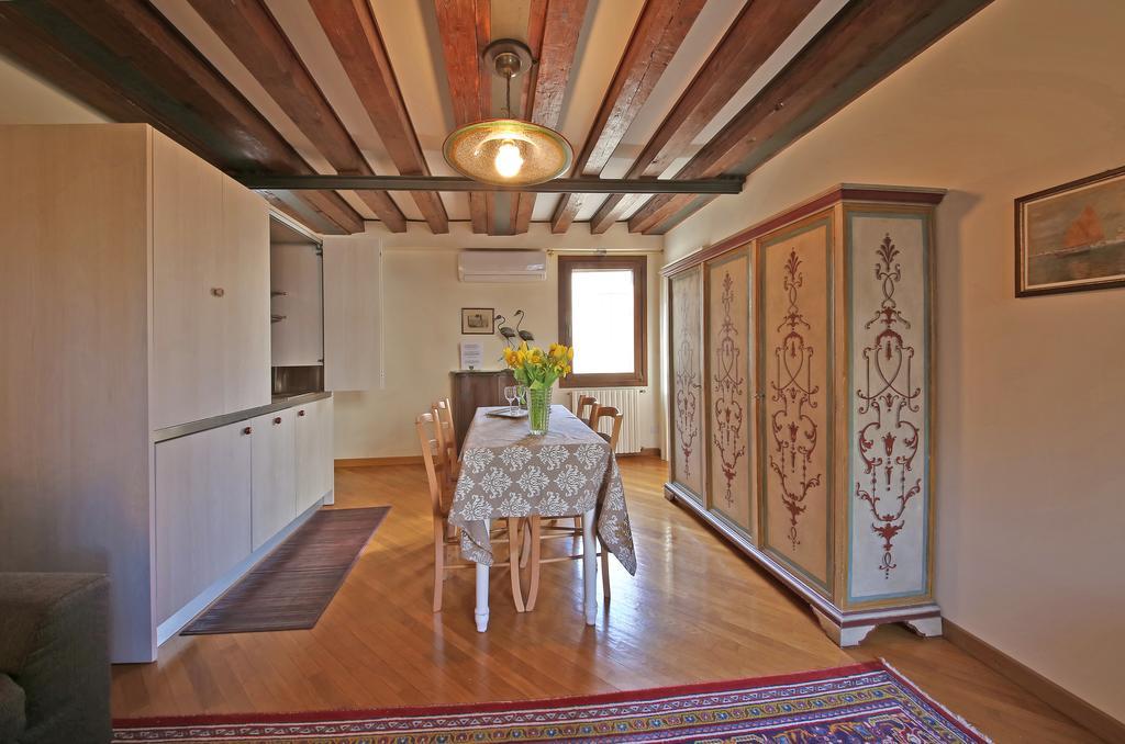 Appartamenti Inside Palazzo Foscarini Venecia Exterior foto