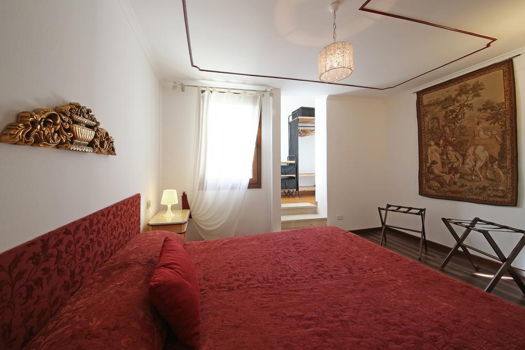 Appartamenti Inside Palazzo Foscarini Venecia Exterior foto