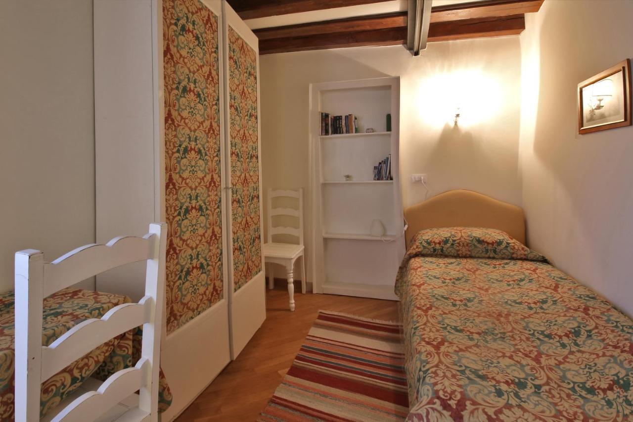 Appartamenti Inside Palazzo Foscarini Venecia Exterior foto